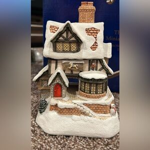 David Winter “The Toymaker” cottage